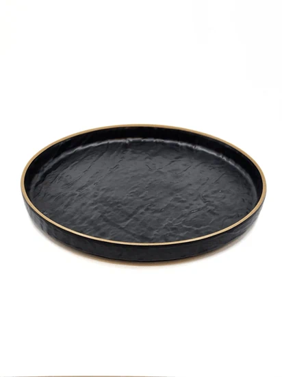 מגש עגול עם שוליים שחור